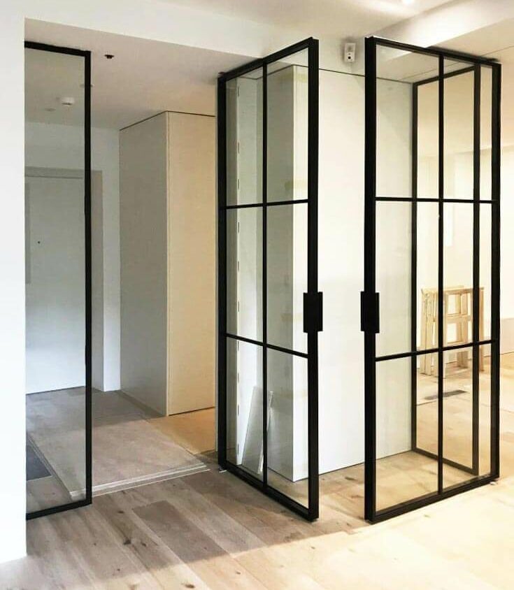 Portes vitrées intérieures dans un appartement au Luxembourg