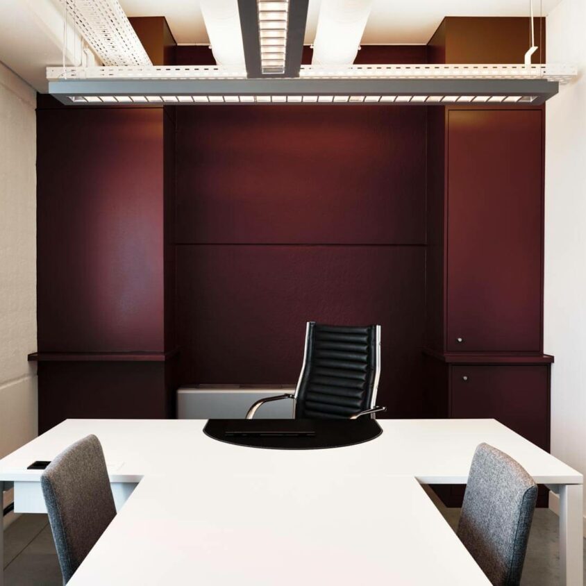 Aménagement de bureau de cadre dirigeant dans les bureaux Tartes Françoise à Nivelles en Belgique par BeHome Interiors Bruxelles