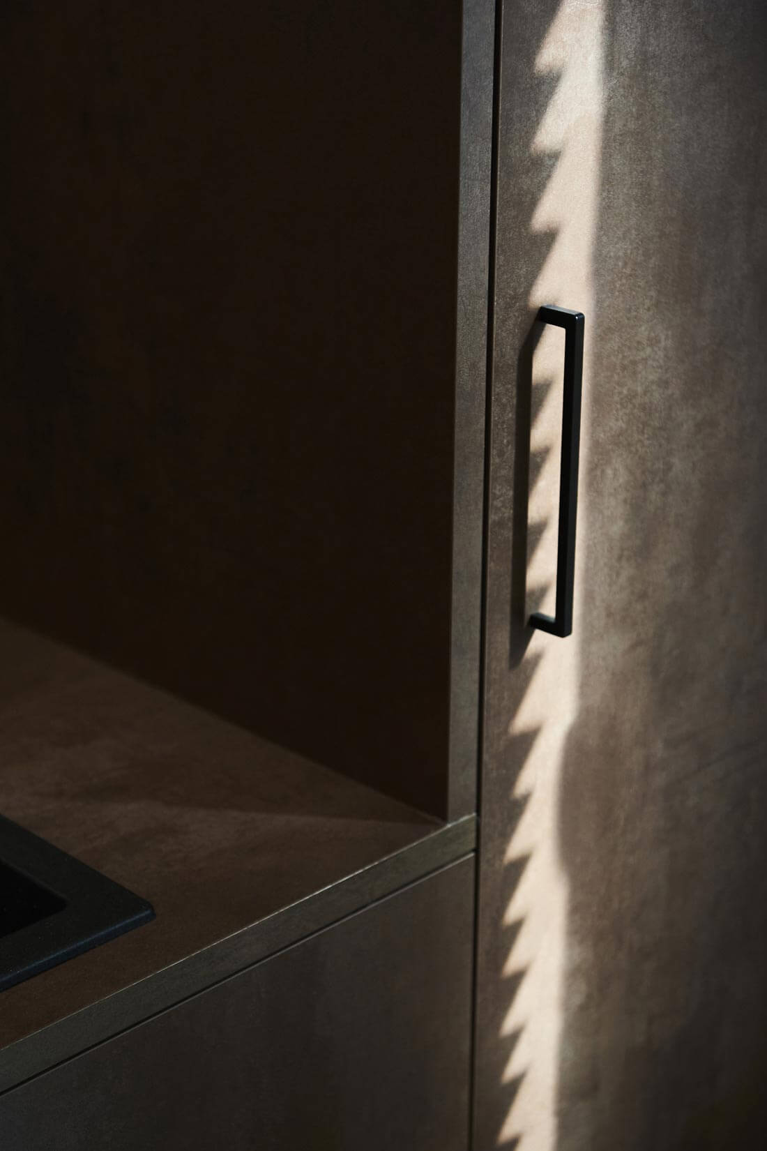 Détail de mobilier dans les bureaux Tartes Françoise à Nivelles en Belgique par BeHome Interiors Bruxelles