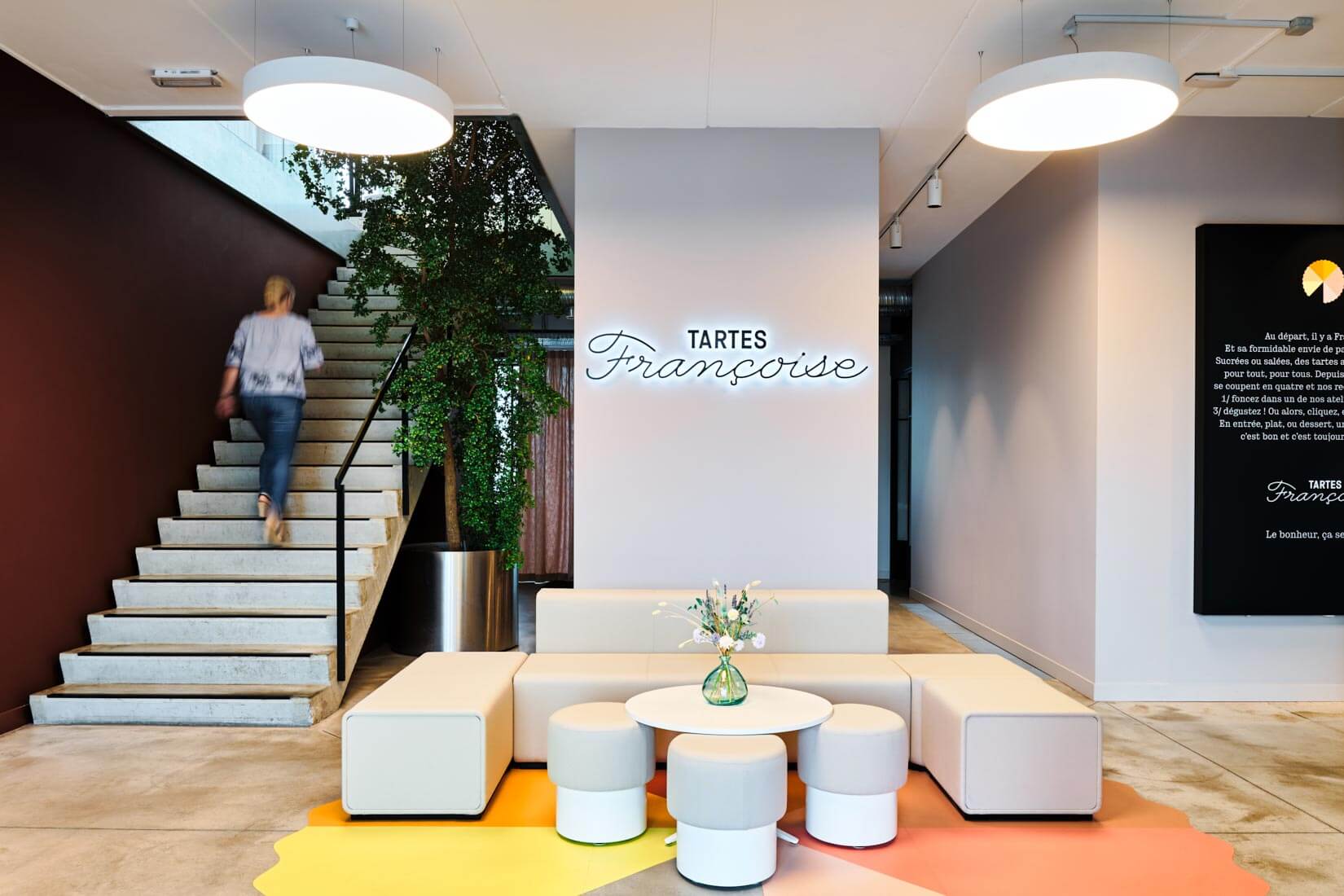 Aménagement des bureaux Tartes Françoise à Nivelles en Belgique par BeHome Interiors Bruxelles