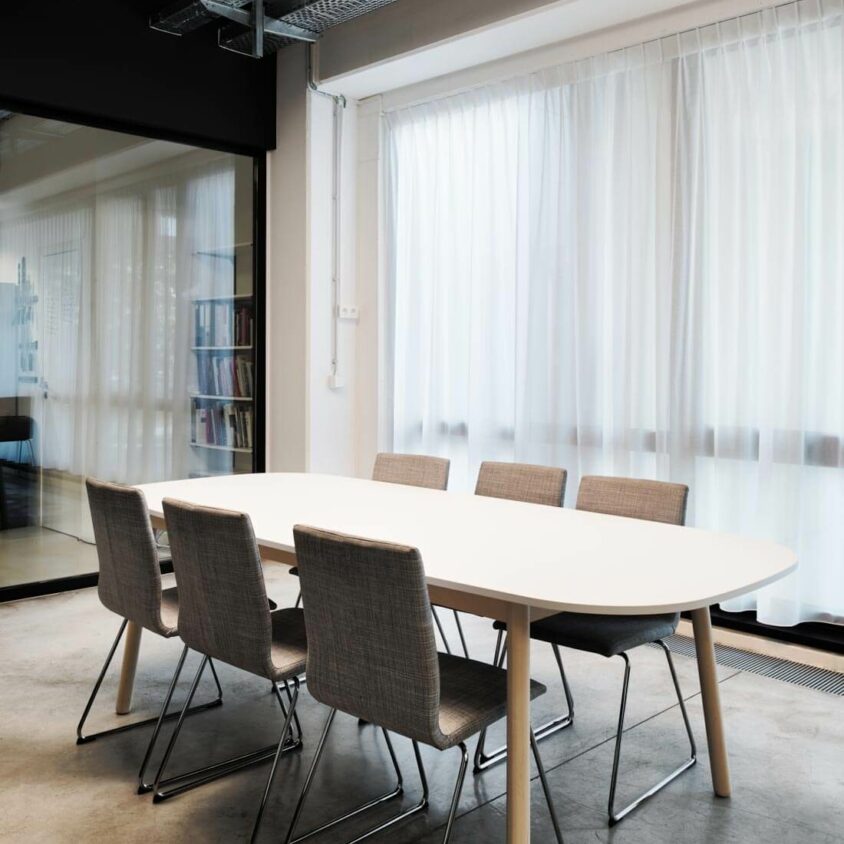 amenagement bureaux nivelles entreprise tartes francoise table reunion - meubles sur mesure