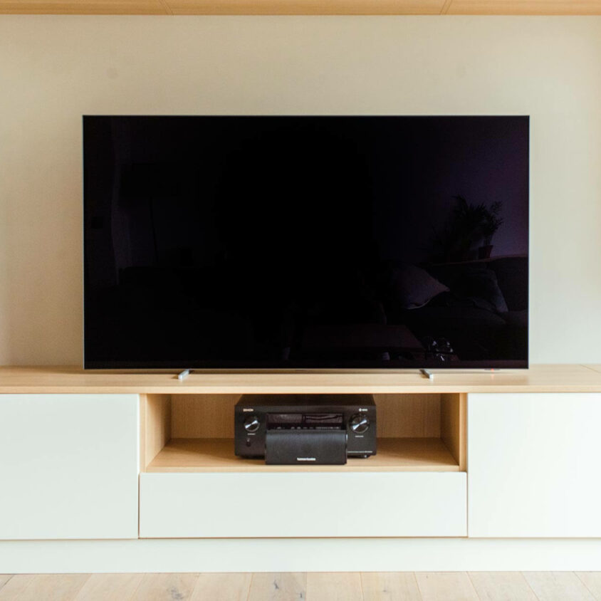 Meuble TV sur mesure à Bruxelles créé par BeHome Interiors