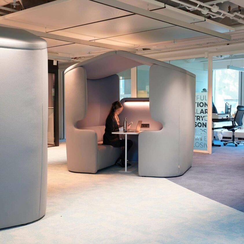 Installation de maisonnettes de travail dans des locaux d'entreprise à Lausanne par BeHome Interiors