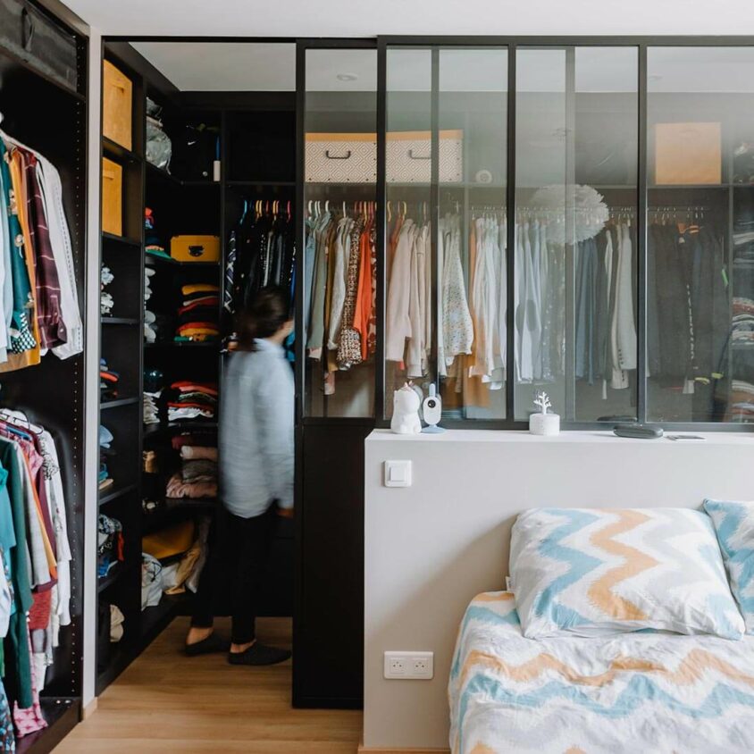 Aménagement d'un dressing verrière dans une chambre parentale d'une maison à Genève