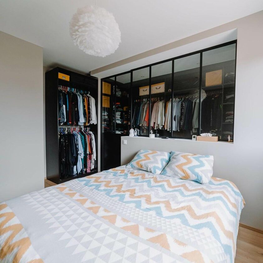 Aménagement d'un dressing verrière dans une chambre parentale d'une maison à Genève