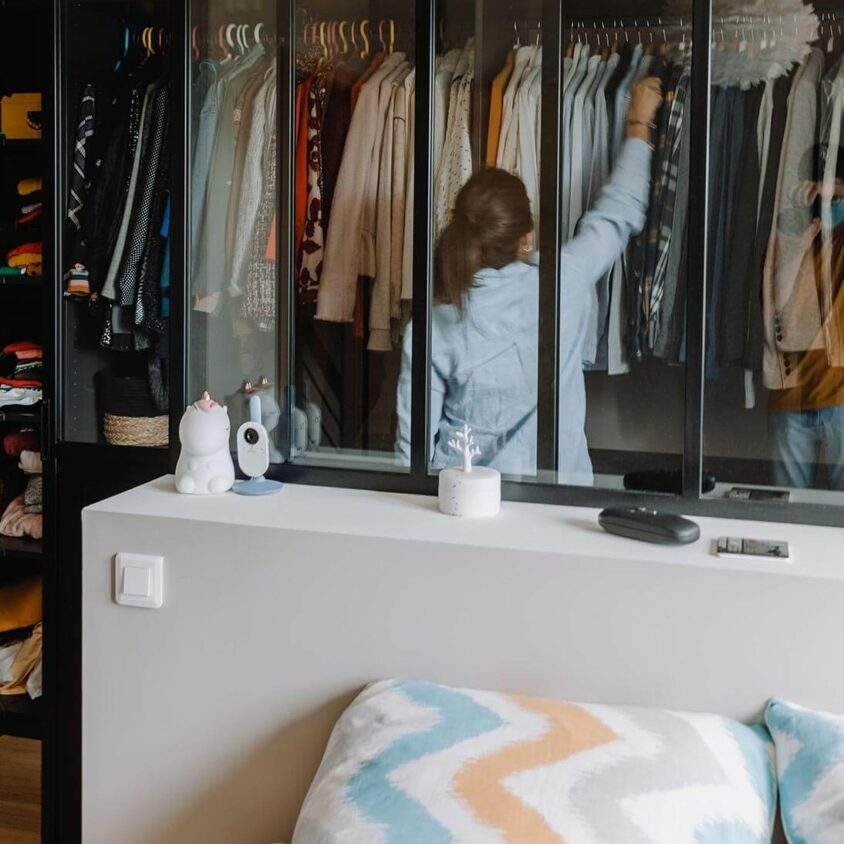 Aménagement d'un dressing verrière dans une chambre parentale d'une maison à Genève