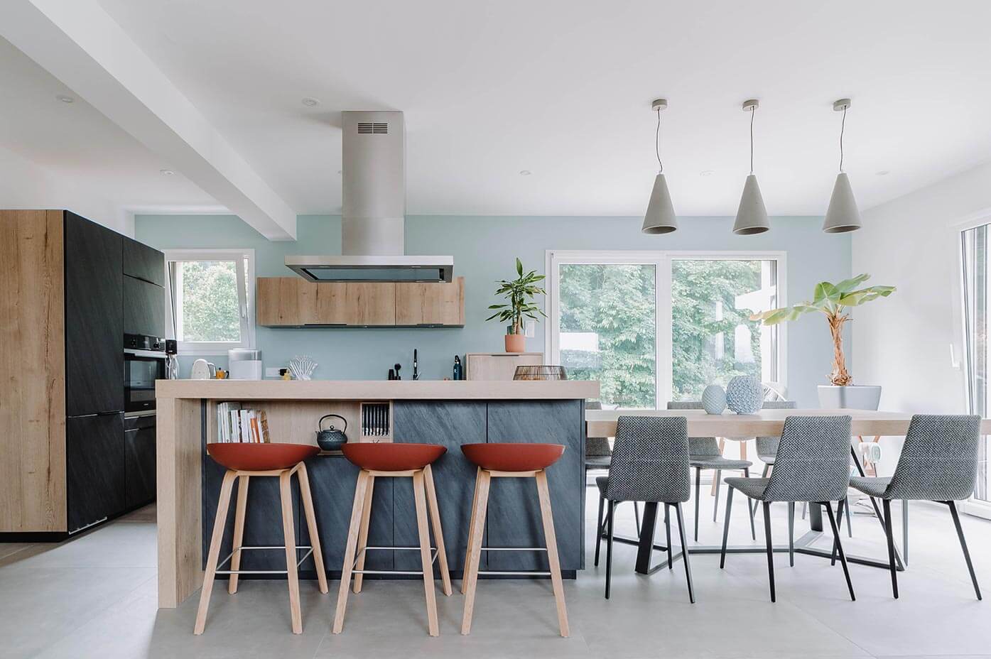 Aménagement d'un salon cuisine dans une maison à Genève | BeHome Interiors