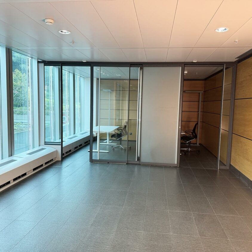 Photo bureaux fermés avant l'aménagement de bureaux d'entreprise à Lausanne
