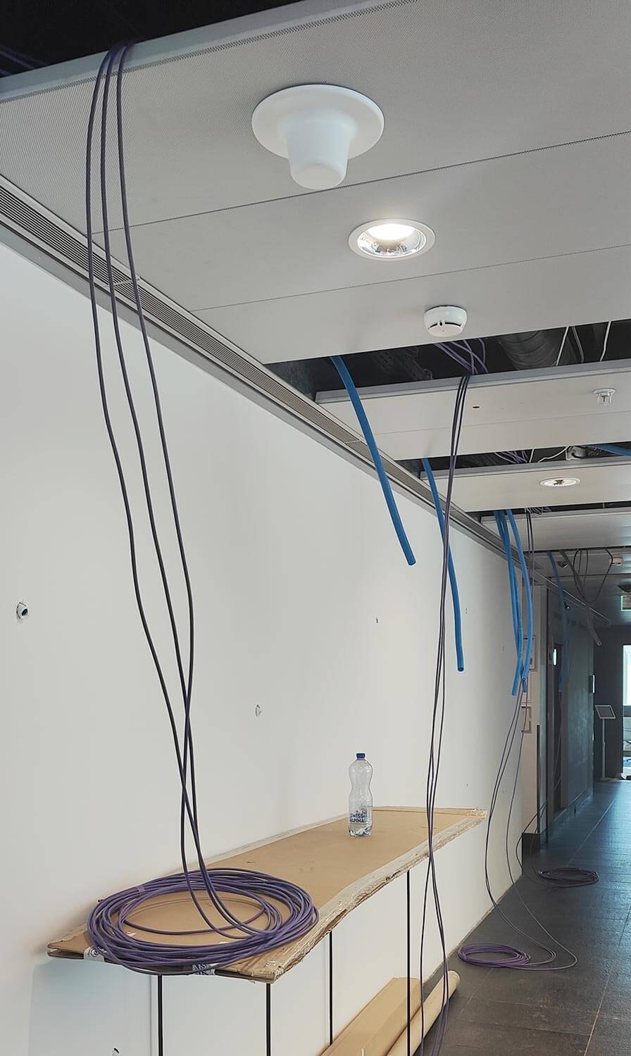 Chantier d'aménagement de bureaux d'entreprise à Lausanne par BeHome Interiors