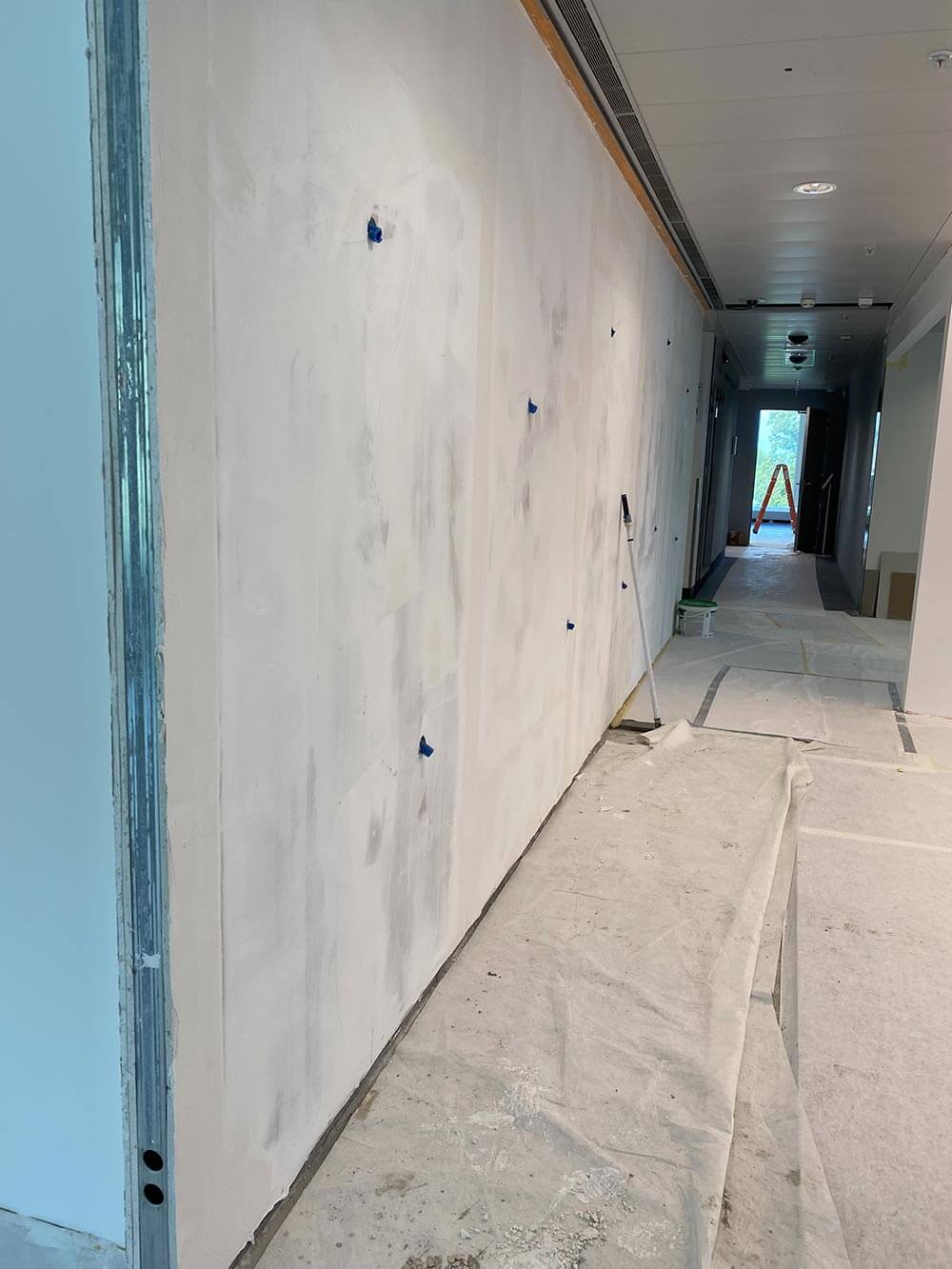 Chantier d'aménagement de bureaux d'entreprise à Lausanne par BeHome Interiors