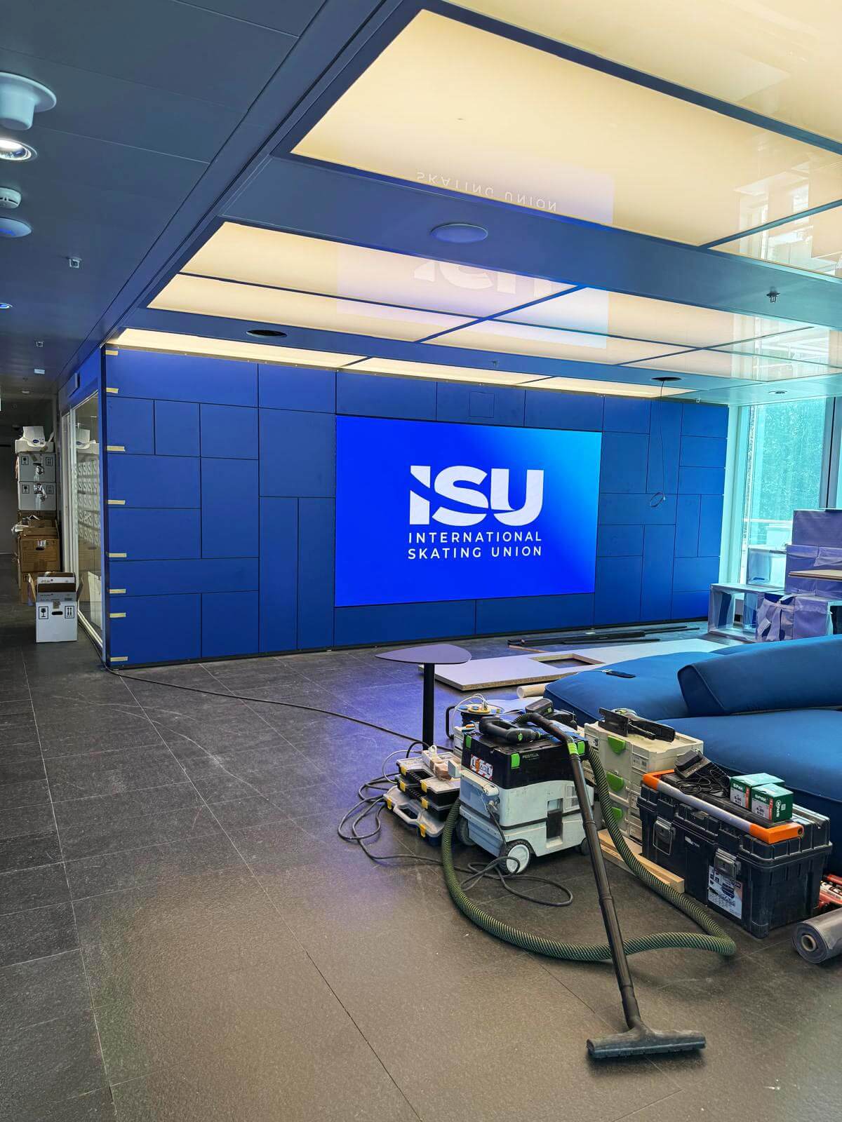 Chantier d'aménagement de bureaux d'entreprise à Lausanne par BeHome Interiors