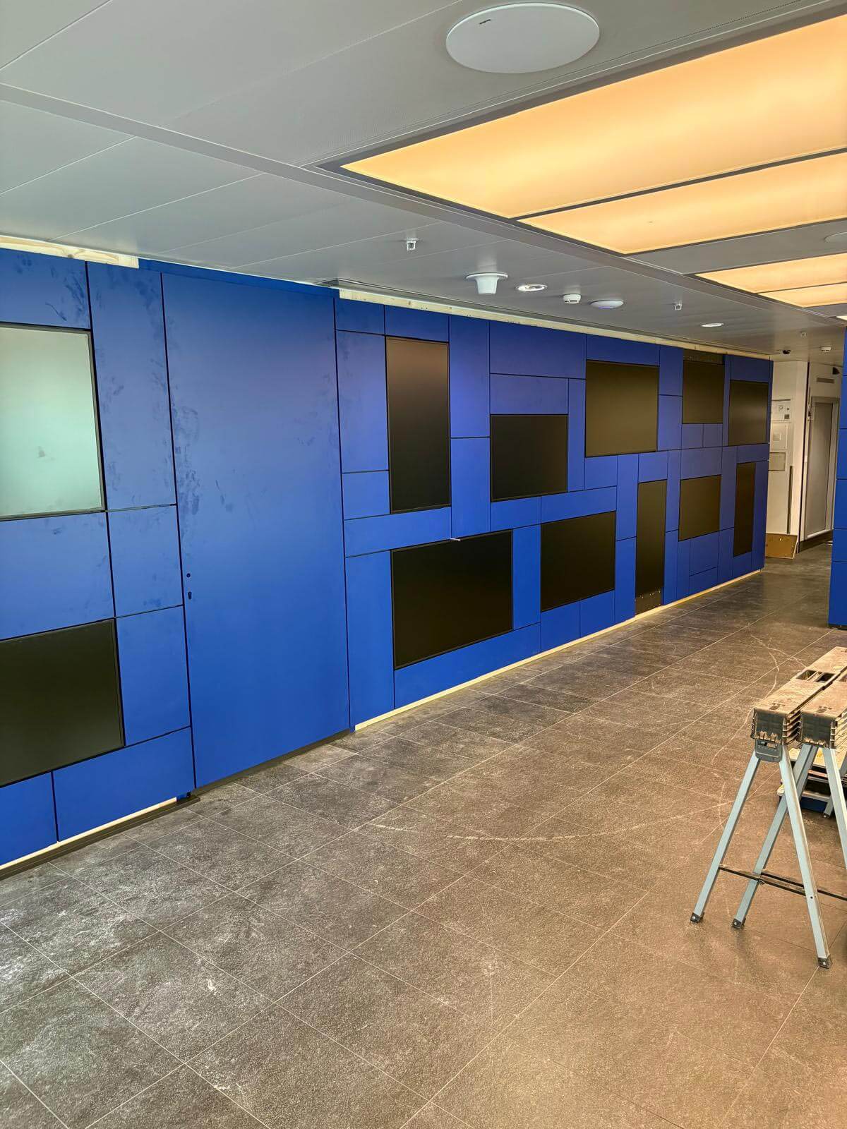 Chantier d'aménagement de bureaux d'entreprise à Lausanne par BeHome Interiors