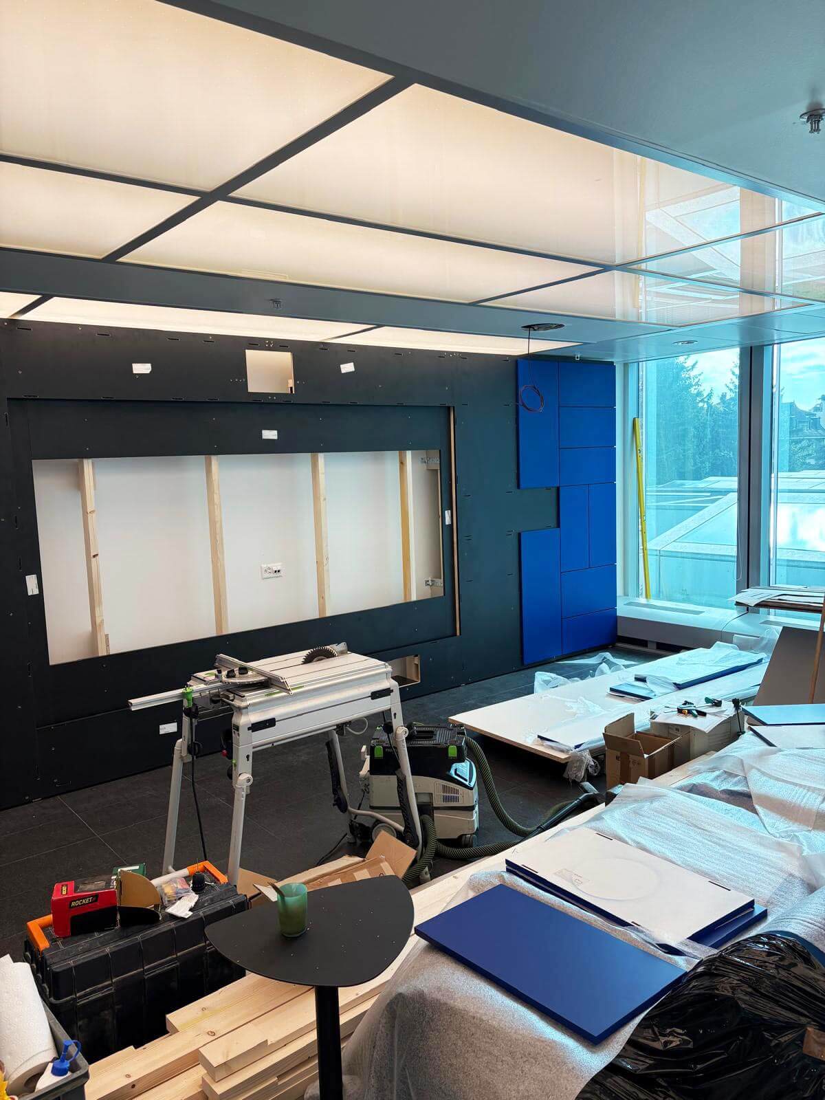 Chantier d'aménagement de bureaux d'entreprise à Lausanne par BeHome Interiors
