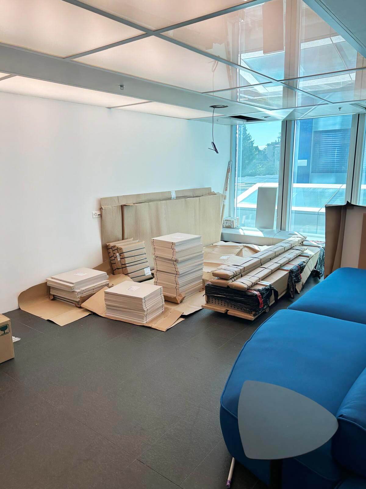 Chantier d'aménagement de bureaux d'entreprise à Lausanne par BeHome Interiors