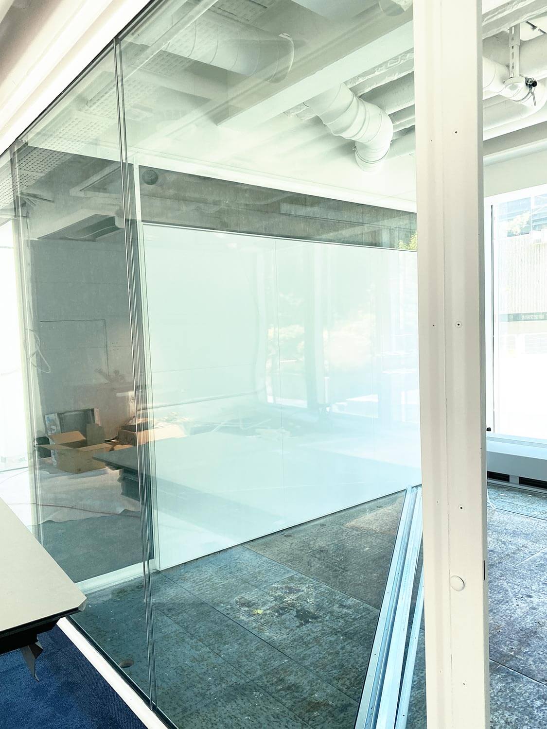 Chantier d'aménagement de bureaux d'entreprise à Lausanne par BeHome Interiors