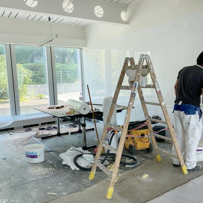 Chantier d'aménagement de bureaux d'entreprise à Lausanne par BeHome Interiors