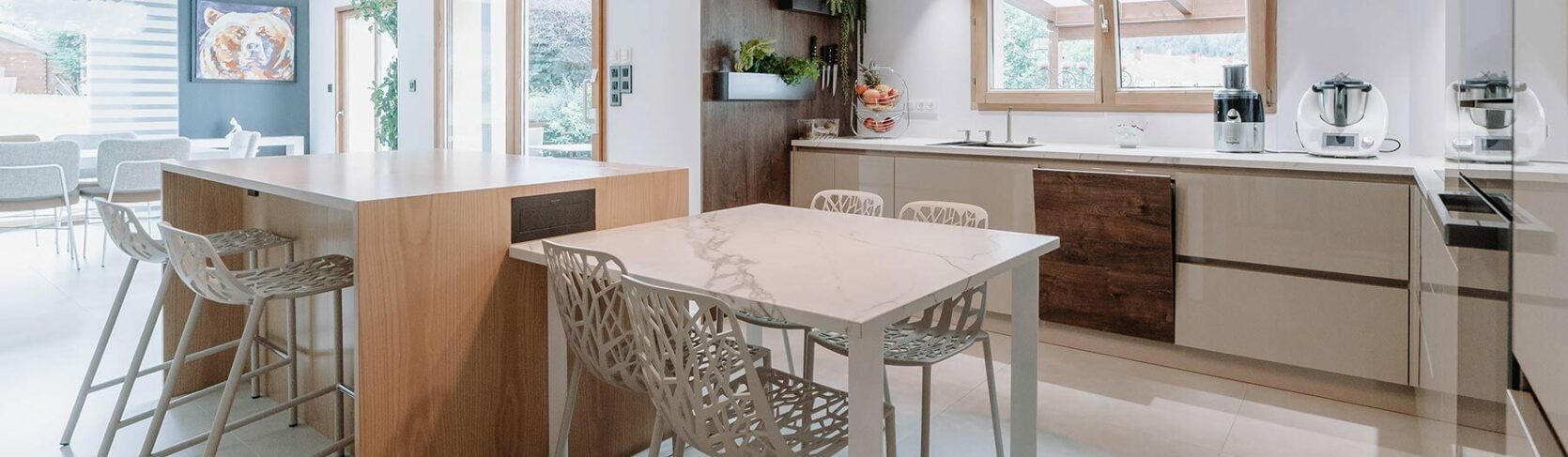 Aménagement d'intérieur global de maison à Bussigny près de Genève panoramique cuisine et salon