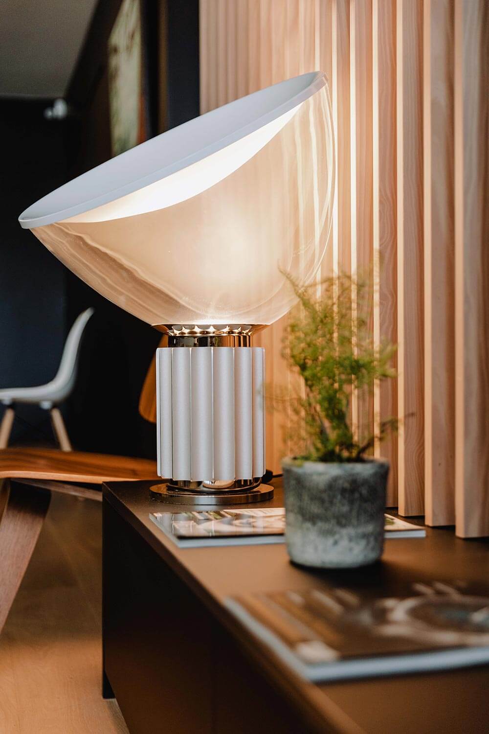 Aménagement intérieur d'un salon lampe déco