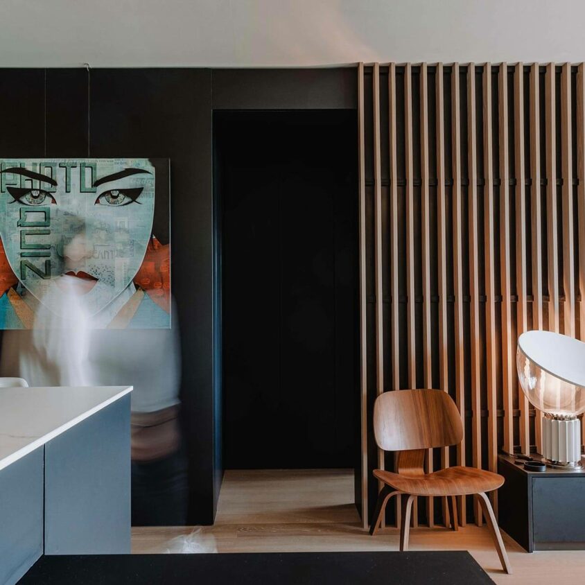 Aménagement global intérieur avec salon donnant sur cuisine