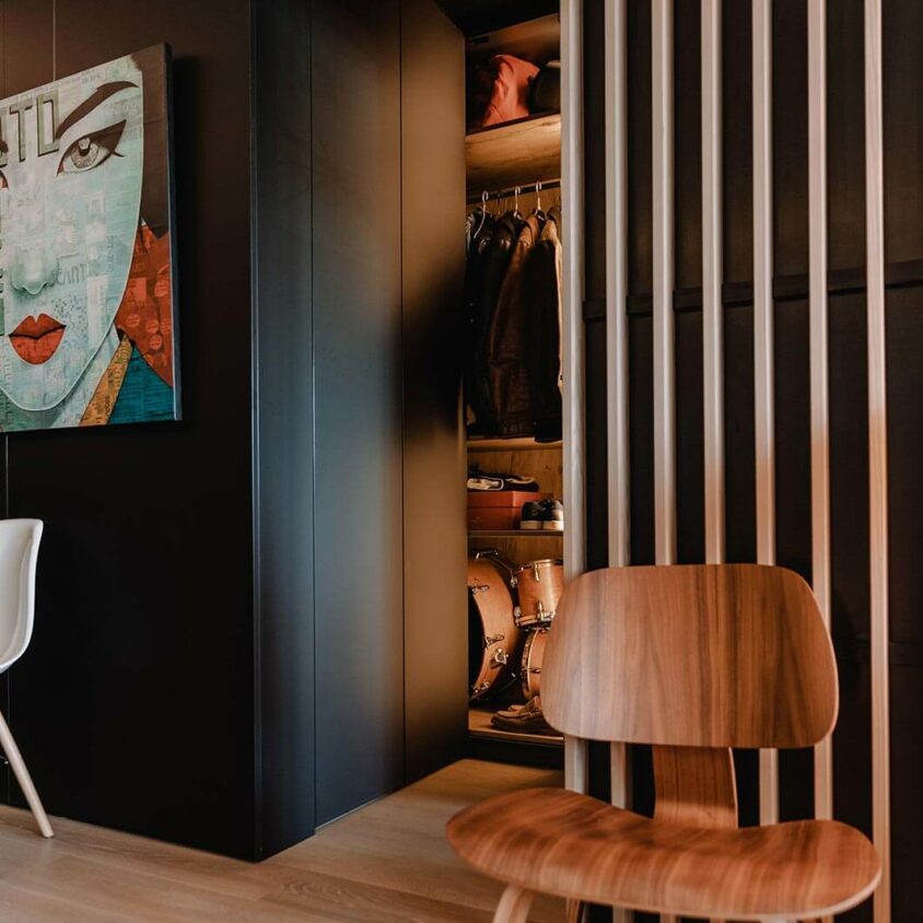 Aménagement intérieur d'un salon avec meuble TV
