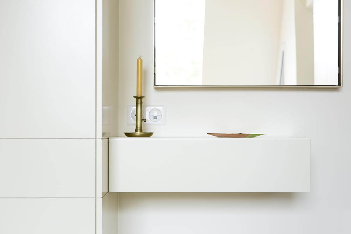Aménagement global d'appartement atypique blanc à Genève détail