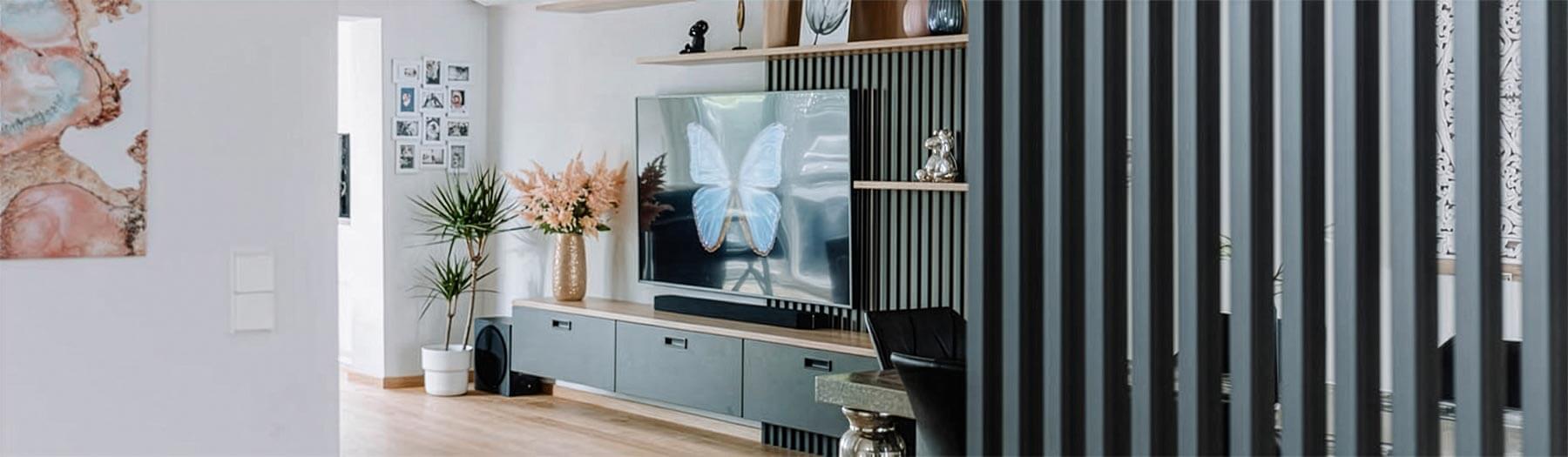 Aménagement global du rez-de-chaussée d'une maison à Luxembourg incluant l'entrée et le salon