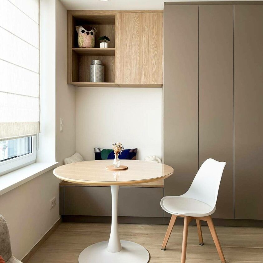 Aménagement intérieur d'un studio destiné à la location meublée avec coin salon meublé