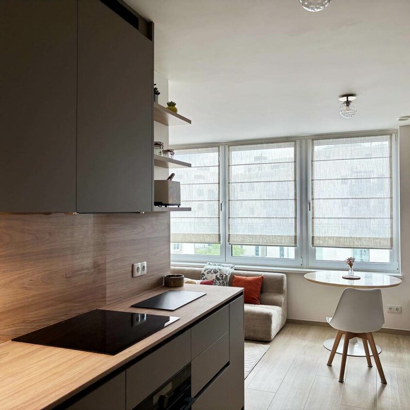 Aménagement intérieur d'un studio destiné à la location meublée avec cuisine équipée