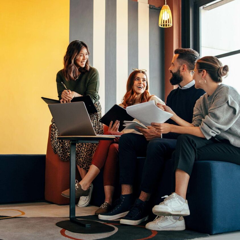 Le bien-être dans l'entreprise grâce à l'aménagement de bureaux pros et l'ambiance colorée