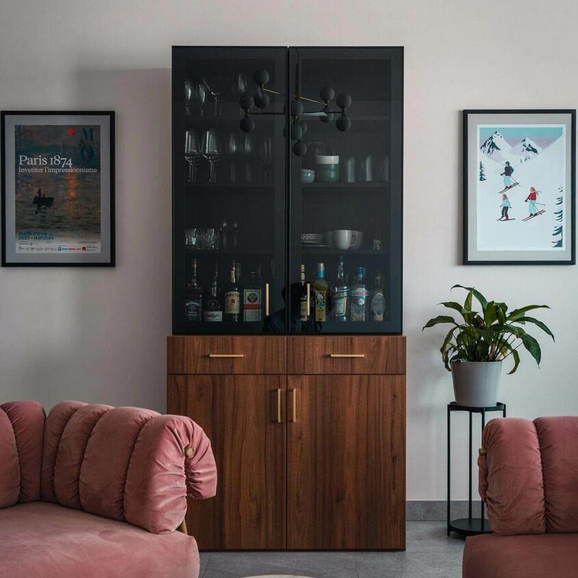 Aménagement intérieur de salon à Bonnevoie-Sud au Luxembourg - Buffet sur mesure réalisé par BeHome Interiors et fauteuils Bonaldo