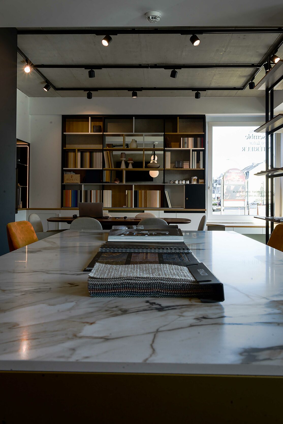 Echantillions de tapisserie et de recouvrement dans le showroom BeHome Interiors Howald
